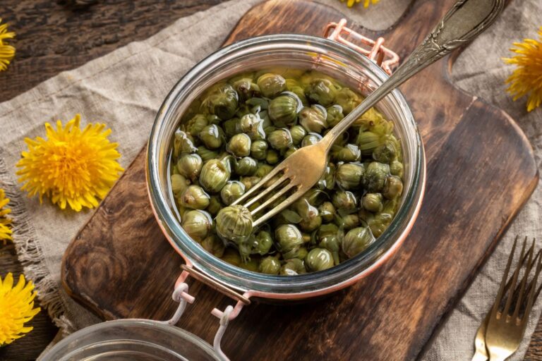 Каперсы: что это такое, как выглядят, на вкус и с чем их едят
