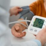 Тиск підвищується ввечері: чому це відбувається і як реагувати