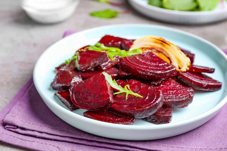 Вкусно и дешево: что приготовить из свеклы