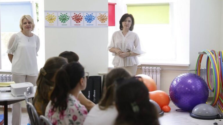 Батьки дітей з інвалідністю в Києві: нова послуга відпочинку для їхнього перезавантаження. Як це працює.
