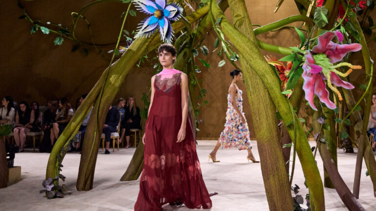 Chanel Haute Couture 2026/27: Подіум, що став Країною Див.
