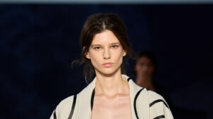 Тихий кутюр Fendi від Марії Грації К'юрі: Майстриня стилю.