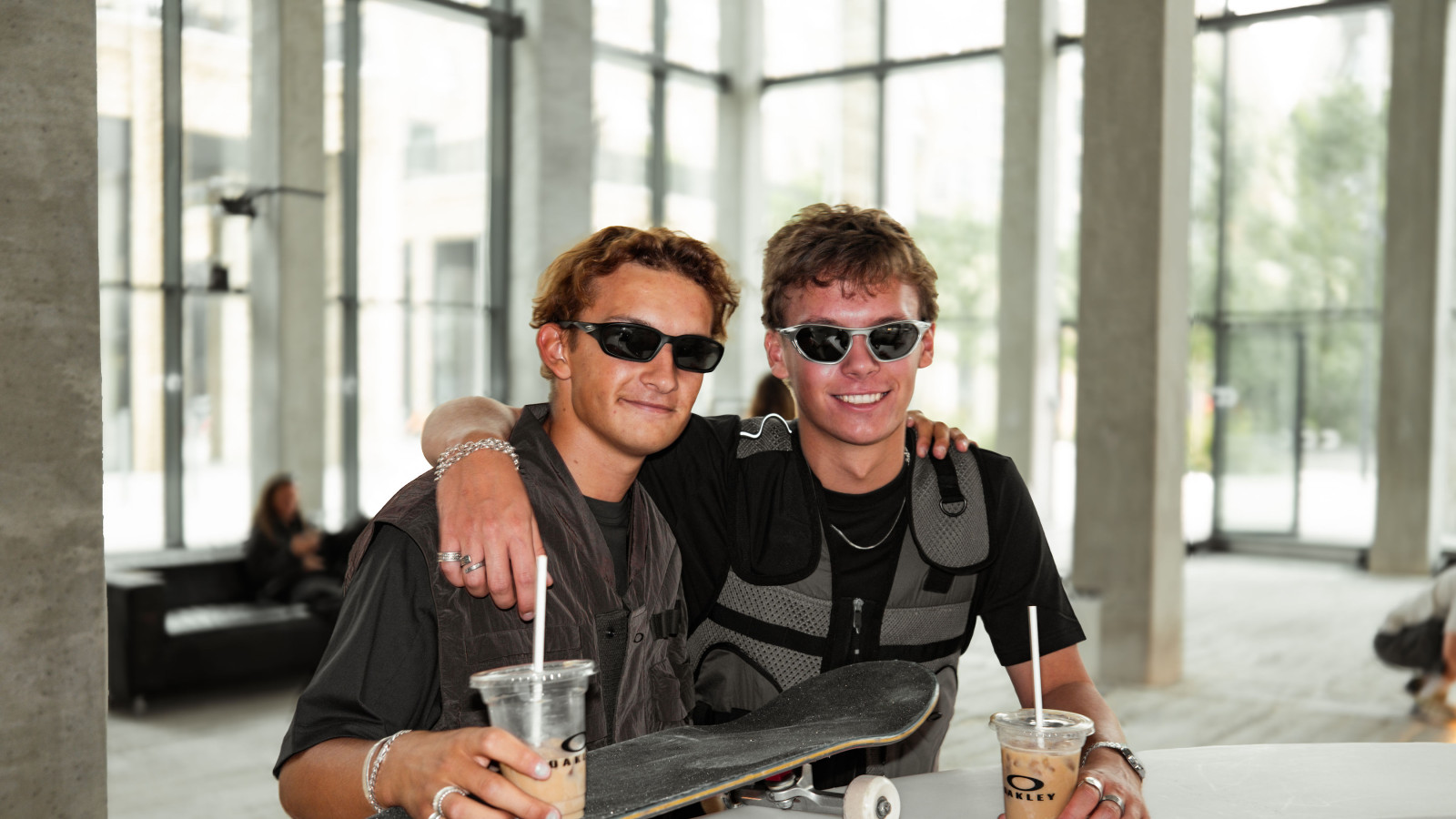 Oakley: міська уніформа для мінливих умов.
