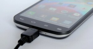 "З'їдають" заряд смартфона вночі: 2 функції Android, що виснажують батарею. Як знайти та вимкнути.