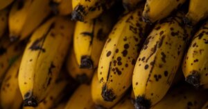 Банани з плямами: їсти чи ні? Дієтологи дали однозначну відповідь